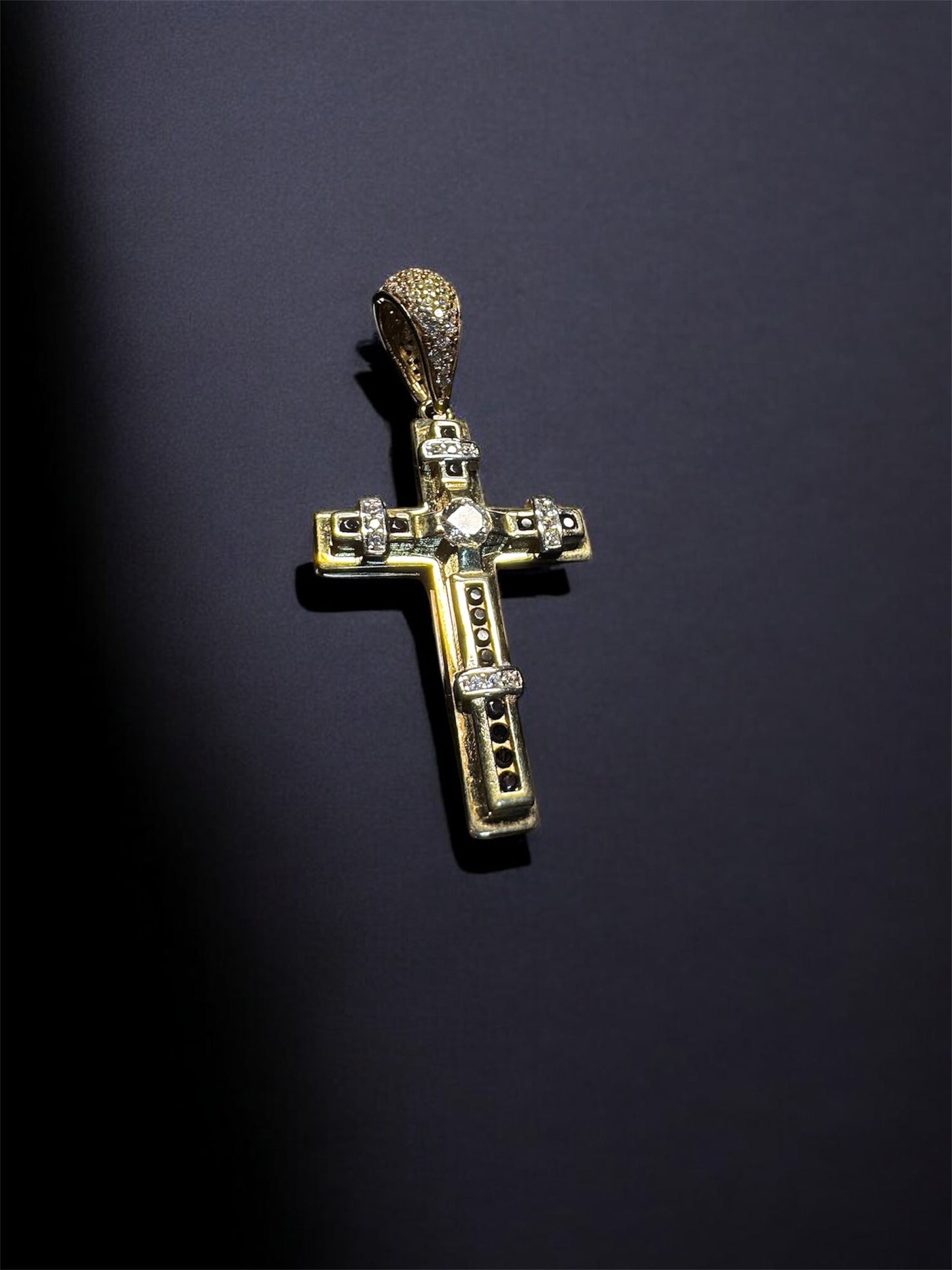 Cruz black