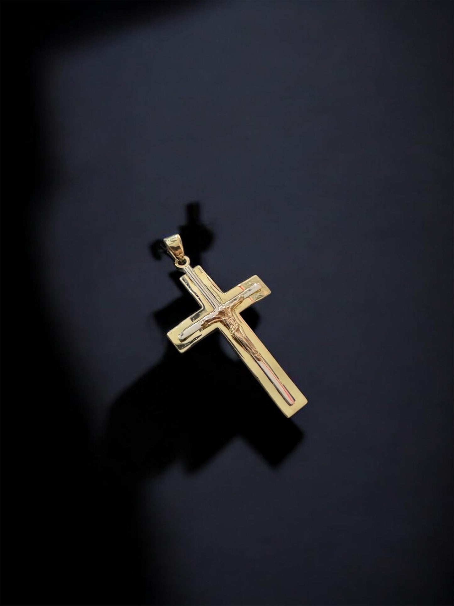 Cruz con Cristo chica sencilla